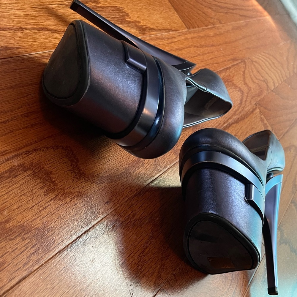 SkyHigh Versace Heels - Picture 5 of 10